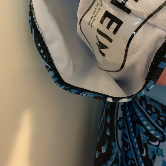 Bathing suit - Picture 3 of 4